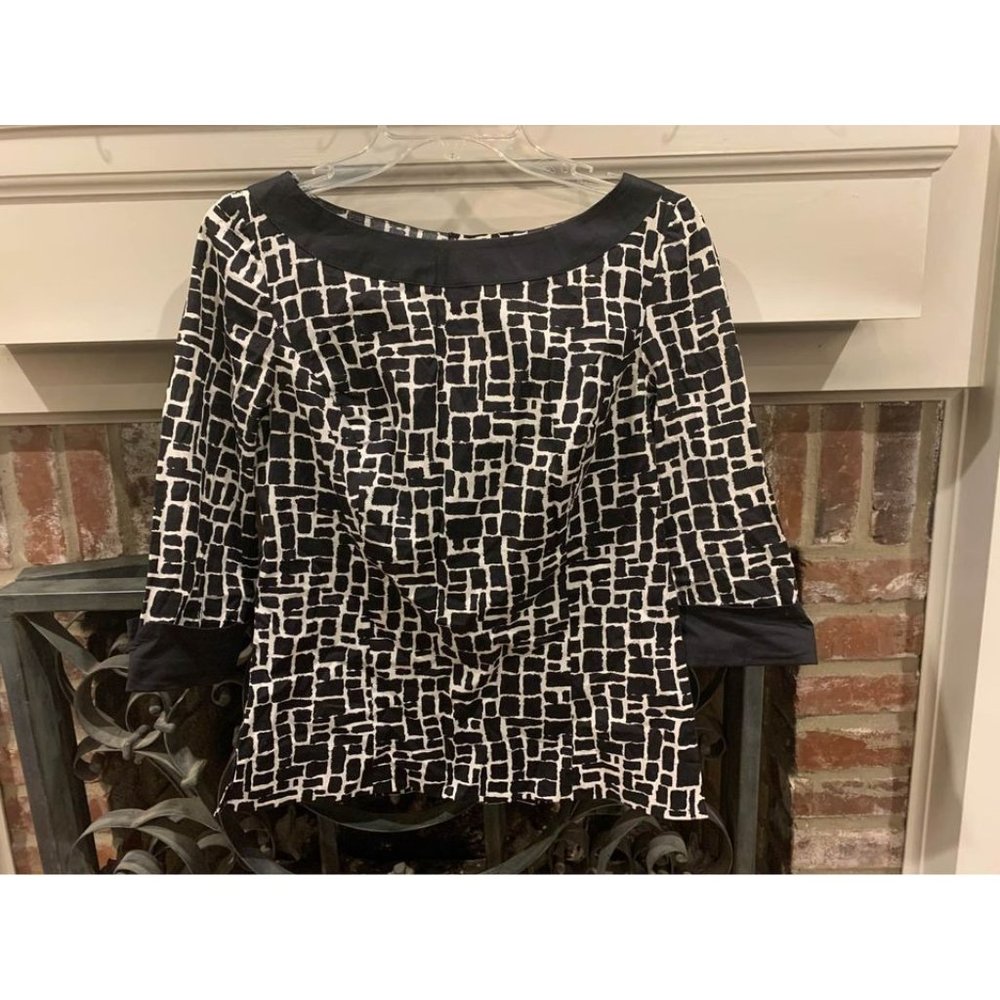 Ann Taylor black and white top, 3/4 sleeves, gold buttons, size 6 (bin CC)